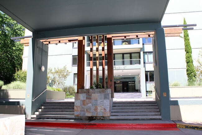 Building Photo - Spacious Downtown Condo with Balcony, Views, and Designated Parking