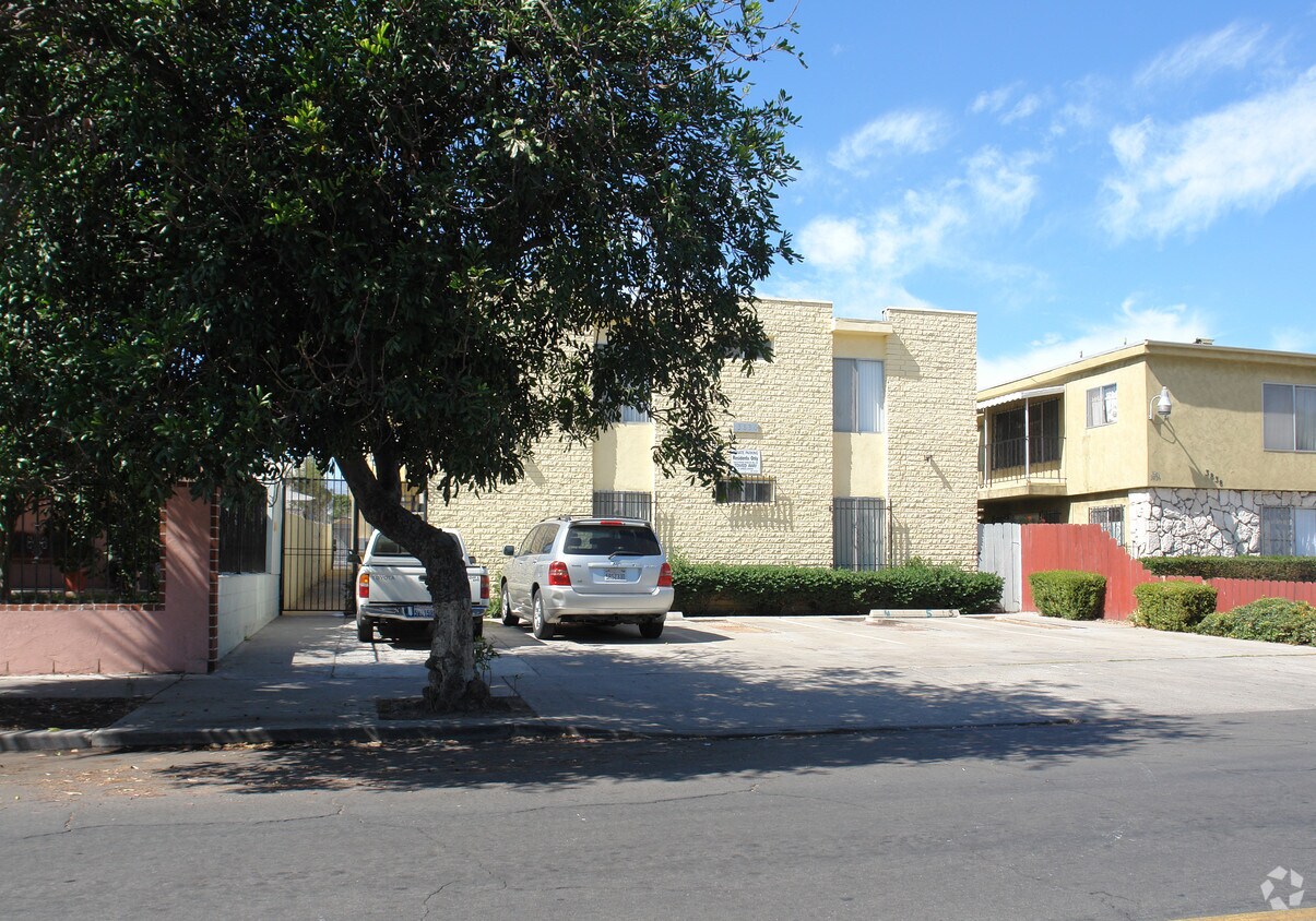 Building Photo - 3830 Chamoune Ave