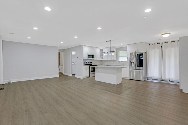 Foto del edificio - 3436 Pinehill Dr
