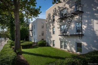 Building Photo - 537 Bevelander Pl