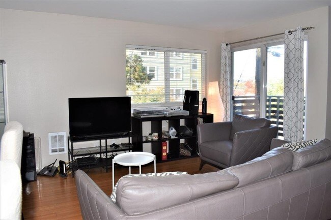 Foto del edificio - Condo in Columbia City