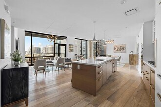 Building Photo - 70 Rainey St