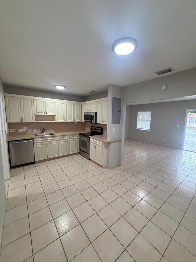 Foto del edificio - 3281 NW 14th Terrace