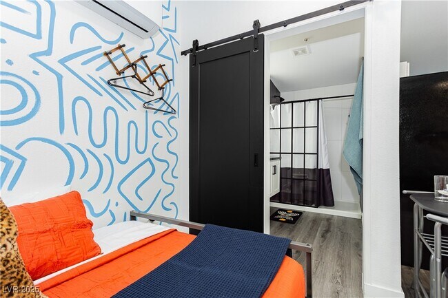 Building Photo - 522 E St Louis Ave