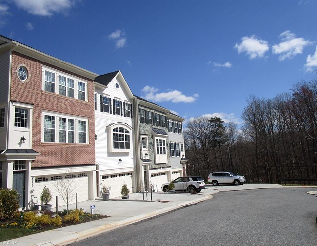 Building Photo - 4 br, 3.5 bath Townhome - 2580 Twin Birch Rd