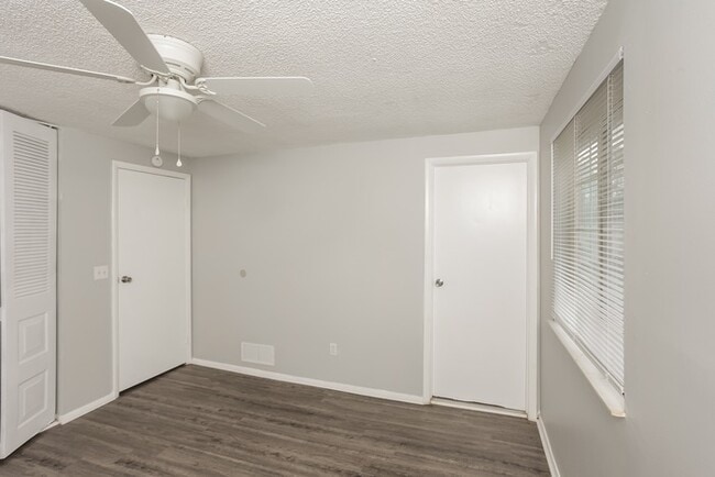Foto del edificio - 30 Wayland Ct