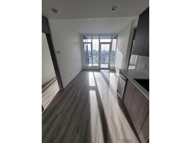 Photo du bâtiment - 10750-1135A 135a St