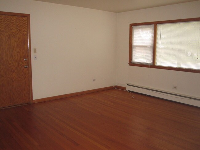 7719 W Fullerton Ave Elmwood Park Il 60707 Condo For Rent In