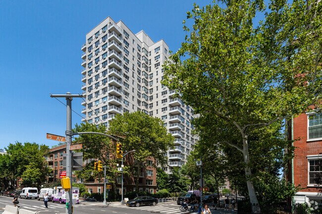 Foto del edificio - 2-8 Fifth Ave