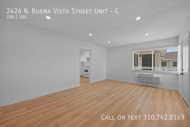 Foto del edificio - 2426 N Buena Vista St