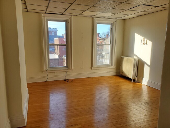 Building Photo - 43 2nd St