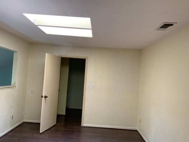 Foto del edificio - 8100 Cambridge St