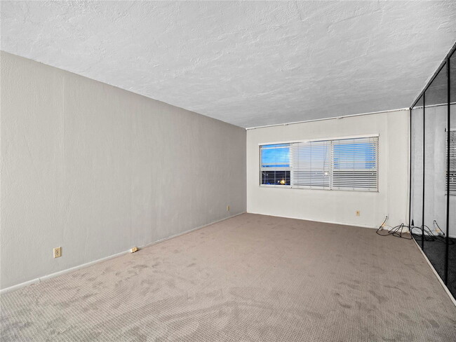 Foto del edificio - 2555 NE 11th St
