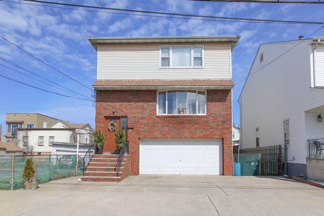 Primary Photo - 243 Hoyt St
