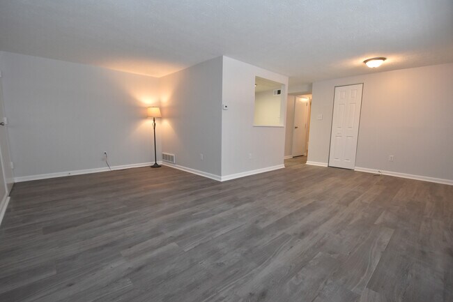 Building Photo - 505 Hunters Path Rd