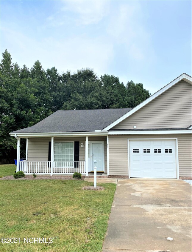 Primary Photo - 207 Village Ct