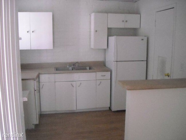 Building Photo - 6910 Glendora Ave