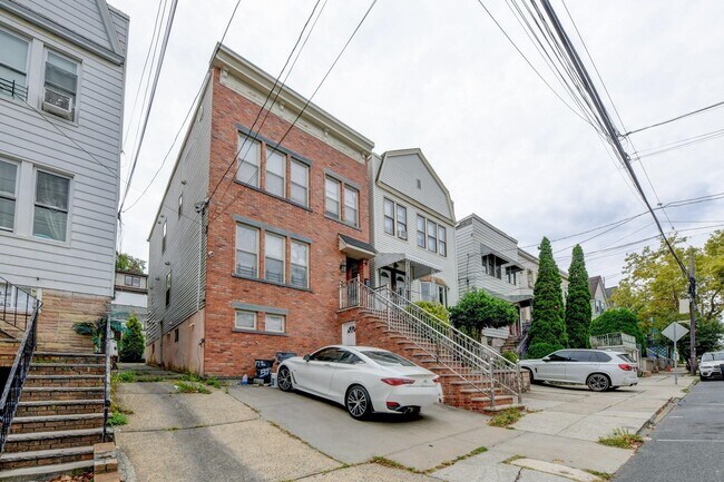 Foto del edificio - 572 Liberty Ave