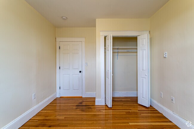 1 HABITACIÓN 1 BAÑO: - Somerville Square