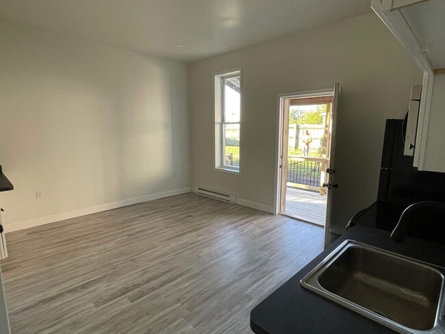 Building Photo - 150 Walnut St