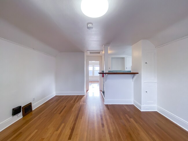 Foto del edificio - Lovely 1Bd + 1Ba in NE Portland!! Biker’s Paradise Near Mississippi Ave!!