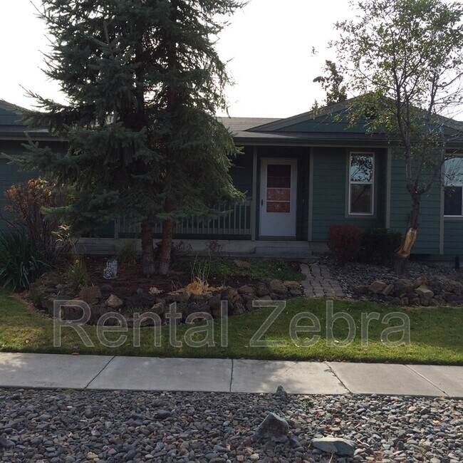 Building Photo - 2457 NE Desert Willow Ct