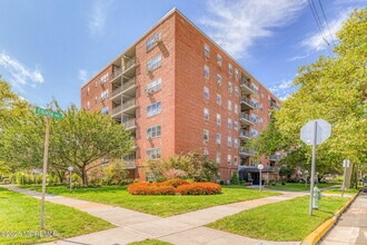 Building Photo - 1615 Park Ave