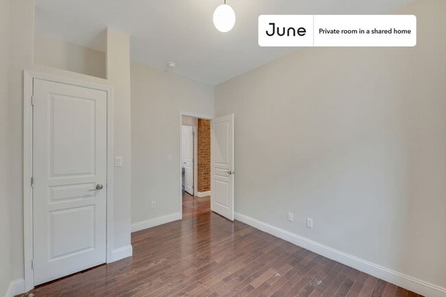 Foto del edificio - Room in Shared 4 bed/1 bath home