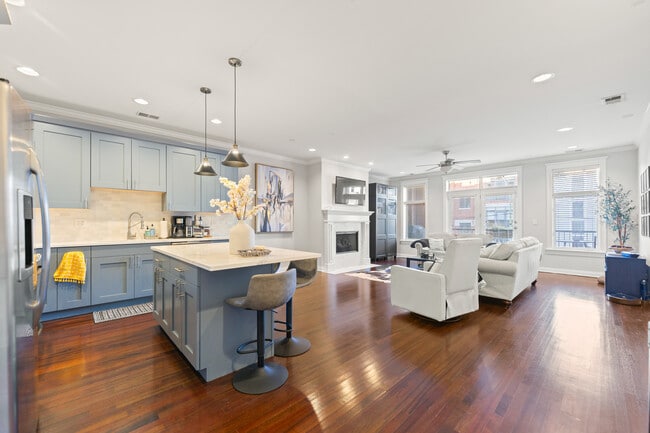 Building Photo - 3056 N Clybourn Ave