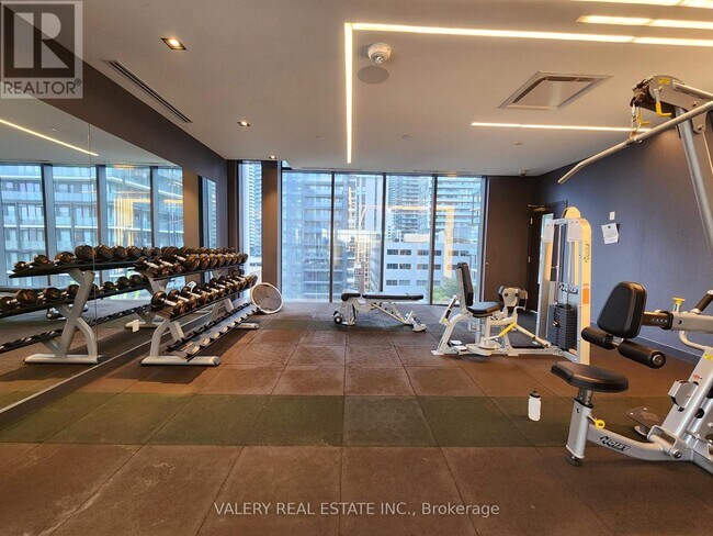 Photo du bâtiment - 330 Richmond St W