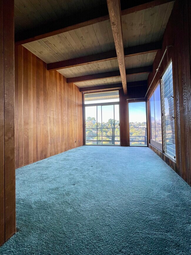 Building Photo - 7225 Pacific View Dr
