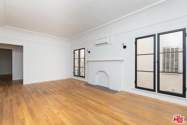 Foto del edificio - 900 Orange Grv Ave