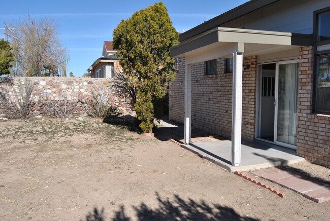 Foto del edificio - 829 Merriman Dr