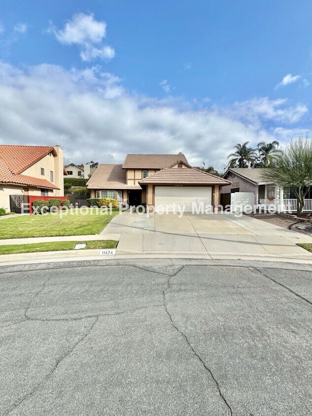 Foto principal - Move in ready 4 bed 3 bath home with 1 bed...