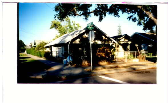 Building Photo - 902 E Pleasant St