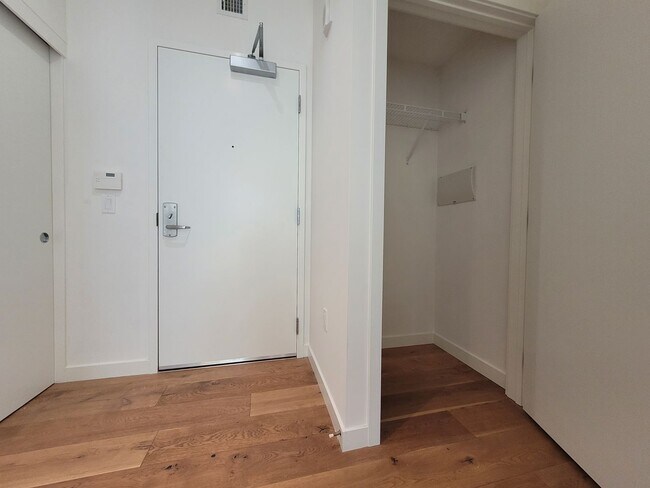 Building Photo - Newer Studio Condominium Built-in 2016 wit...