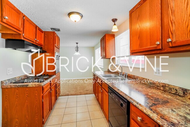 Foto del edificio - 7027 Lemert Ln