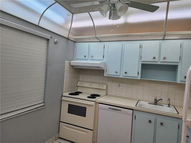 Foto del edificio - 1005 Country Club Dr