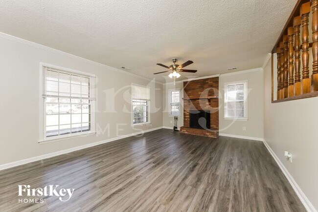 Building Photo - 2016 Claxton Dr SW