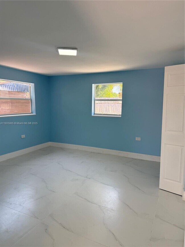 Foto del edificio - 530 NW 116th Terrace