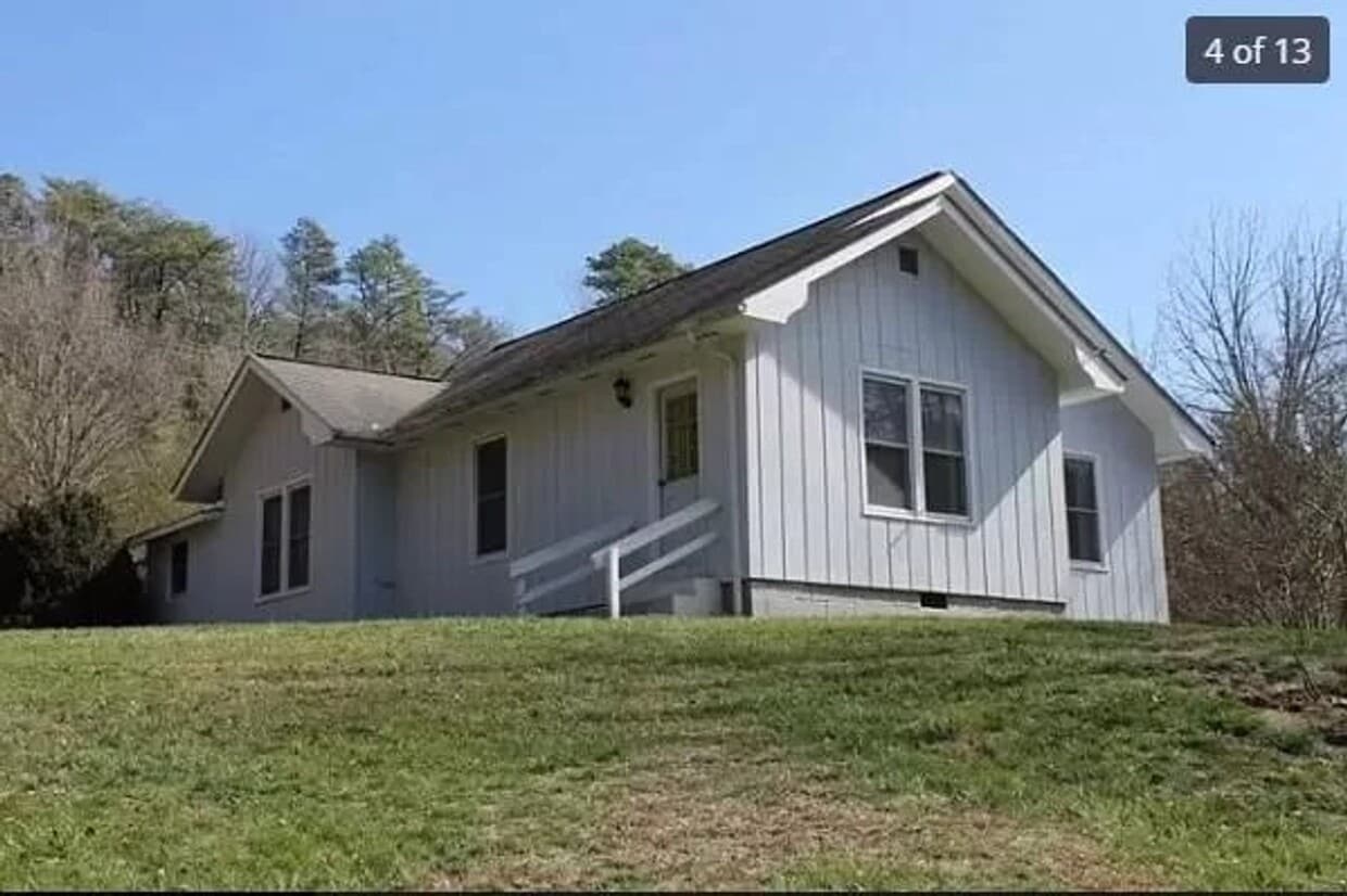 Primary Photo - 3BD/2BA Historic Farmhouse close to Town a...