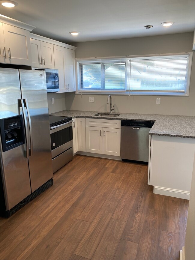 Building Photo - 305 Northpark Dr