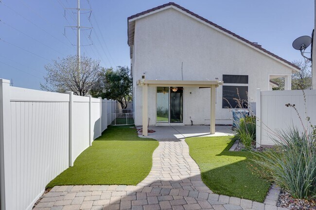 Foto del edificio - Upgraded Home in Lamplight Gated Community with Pool!