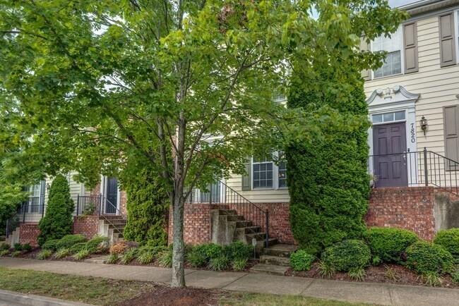 Foto del edificio - Beautiful Lenox Village Townhome!