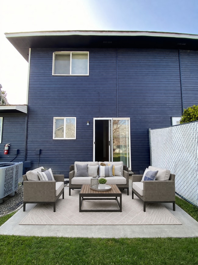 Building Photo - 3413 Cascade Loop
