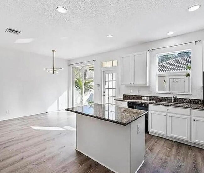 Building Photo - 8052 Murano Cir
