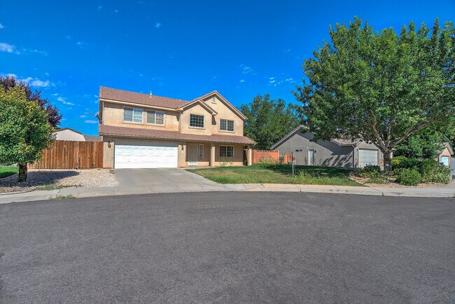 Foto del edificio - Generously Sized 5 bedroom, 3 bathroom home in Washington!