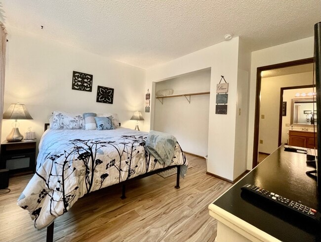 Foto del edificio - 1220 Glacier Ave