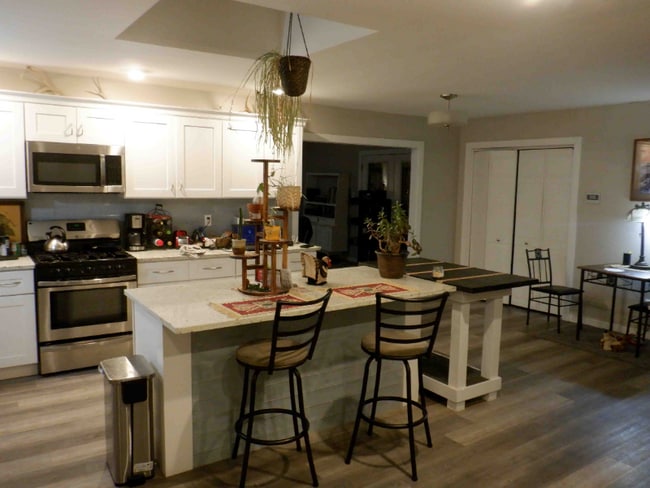 Building Photo - 710 Graf Dr