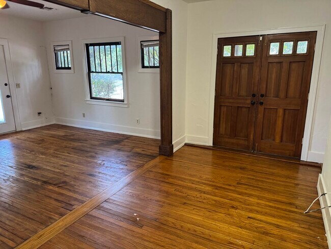 Foto del edificio - 2601 N Robinson Ave